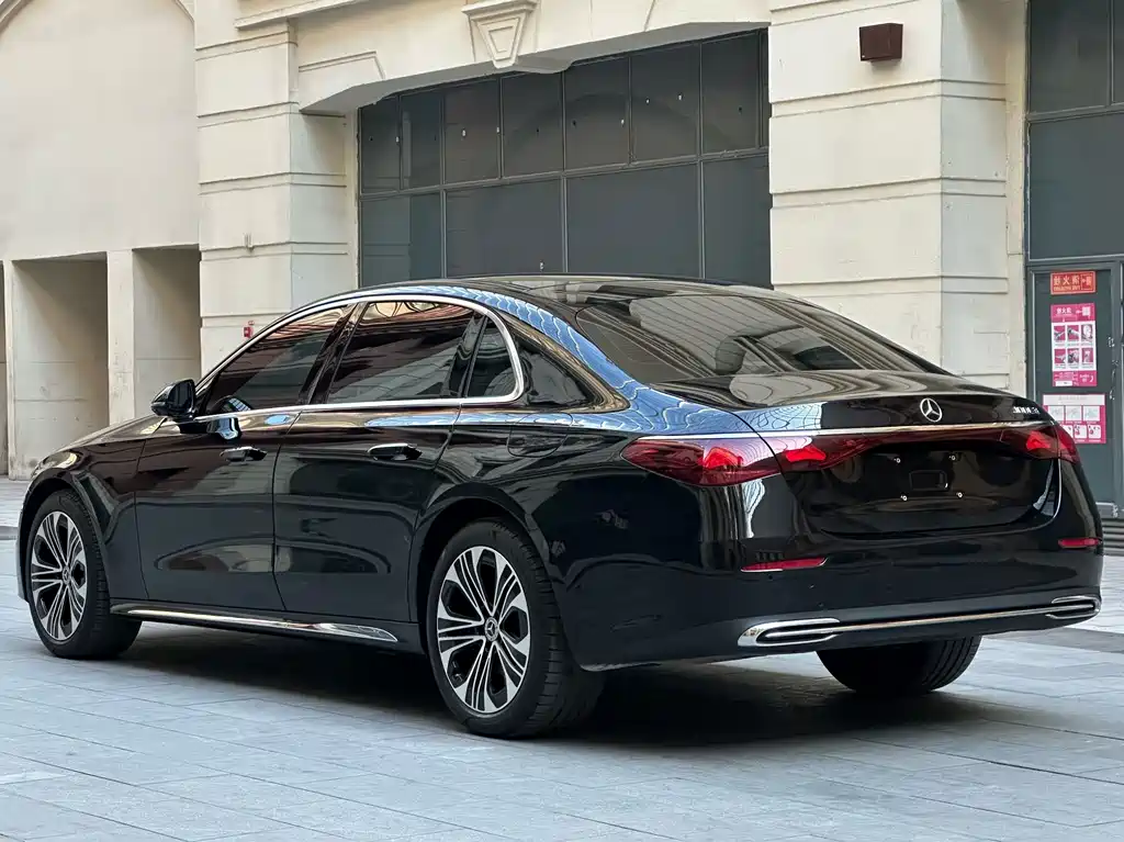 Mercedes-Benz E-Class — миниатюра 4