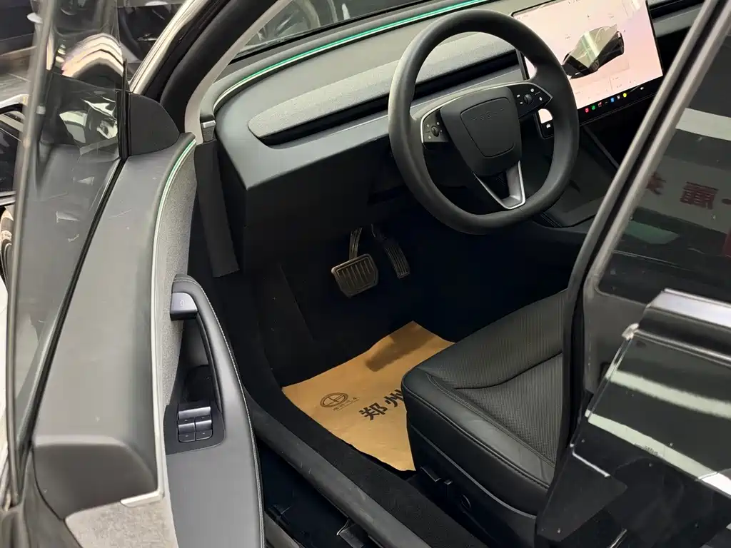 Tesla Model 3 — миниатюра 8