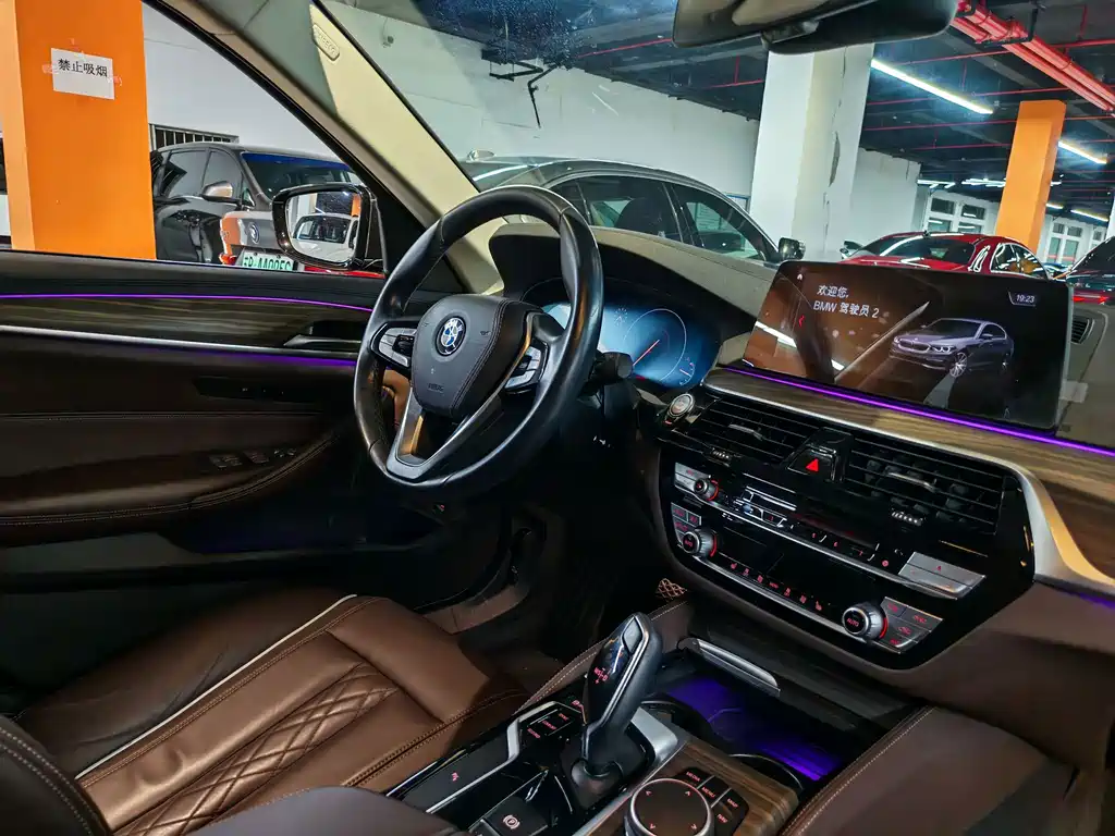 BMW 5 Series — миниатюра 10