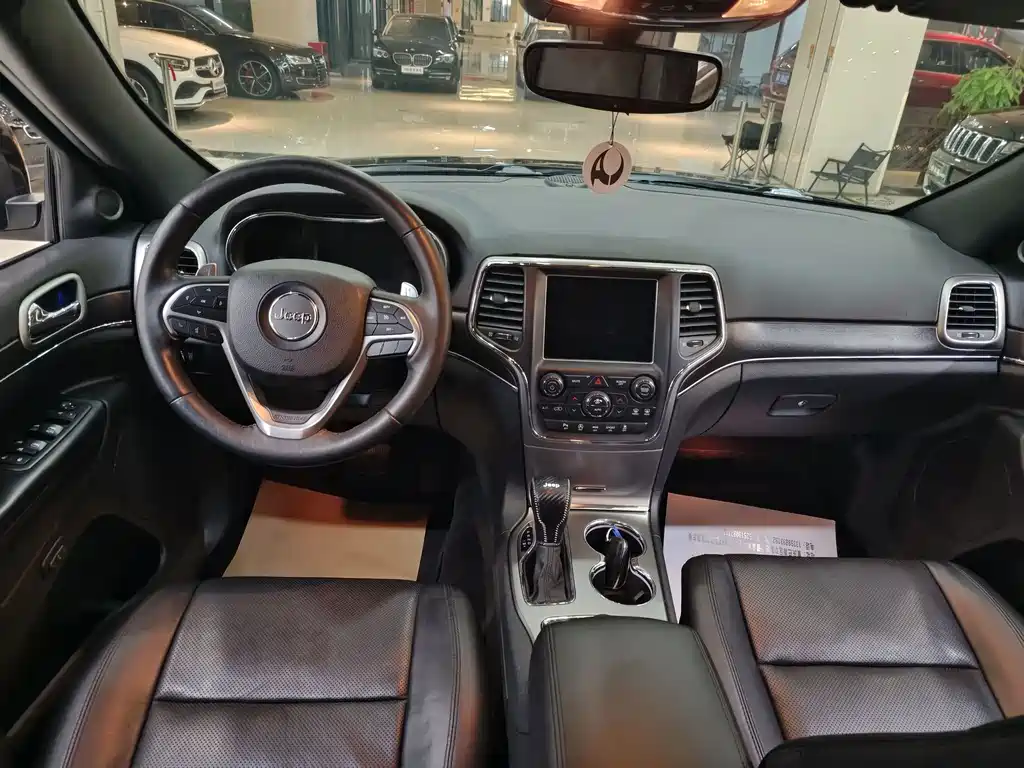 Jeep Grand Cherokee (Import) — миниатюра 14