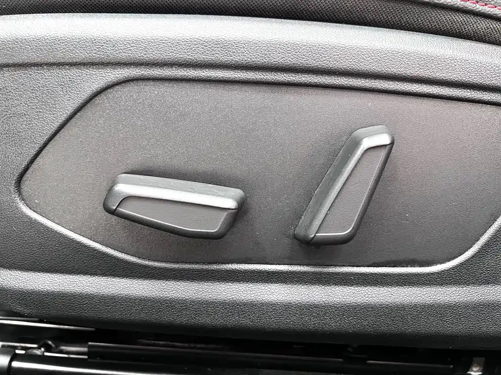 Hyundai Elantra — миниатюра 11