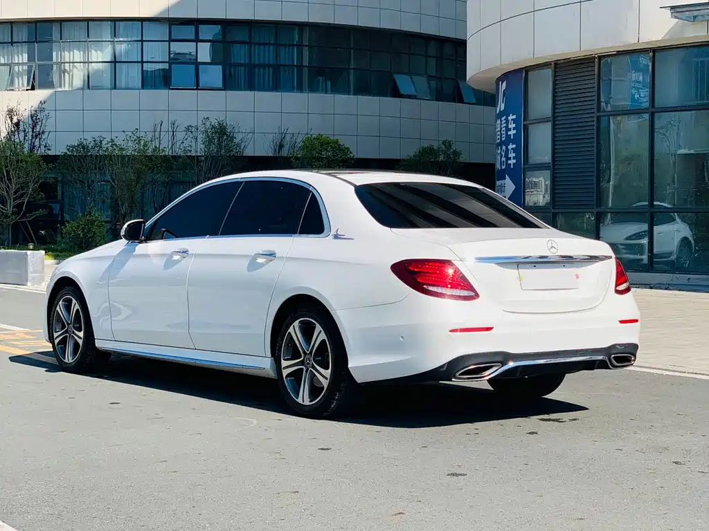 Mercedes-Benz E-Class — миниатюра 5