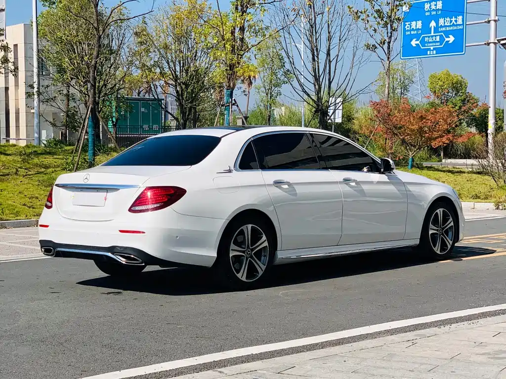 Mercedes-Benz E-Class — миниатюра 7
