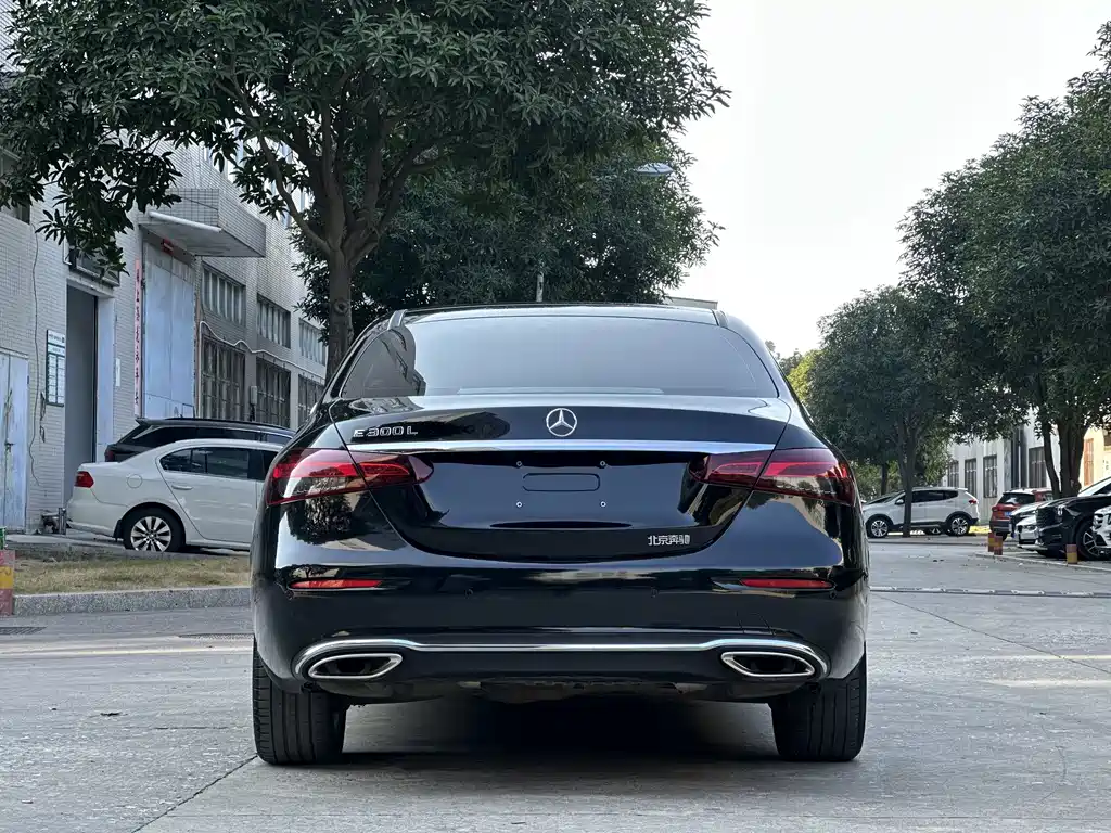 Mercedes-Benz E-Class — миниатюра 9
