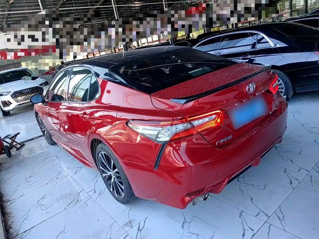 Toyota Camry — миниатюра 5