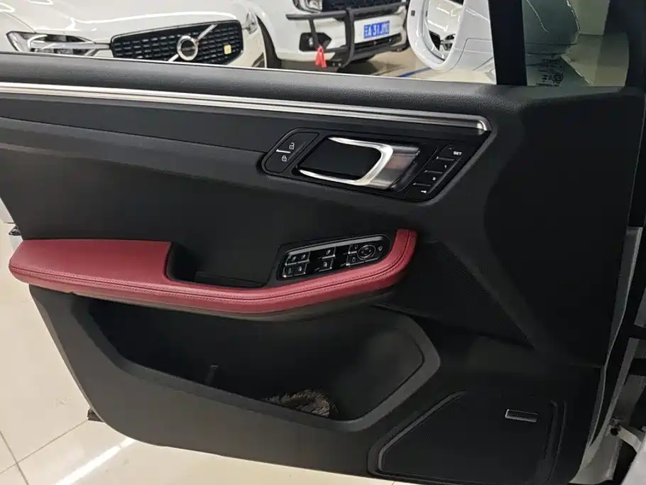 Porsche Macan — миниатюра 7