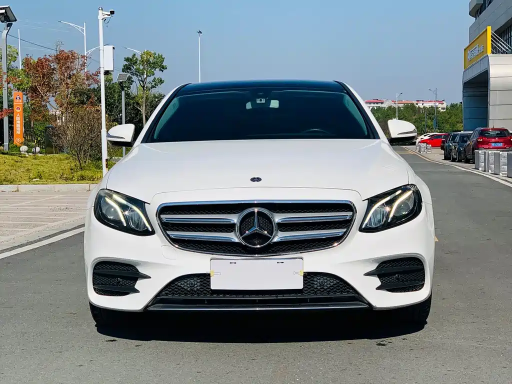 Mercedes-Benz E-Class — миниатюра 2