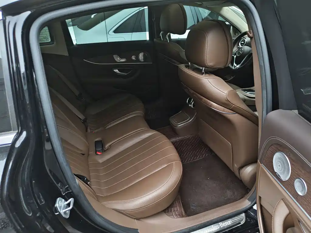 Mercedes-Benz E-Class — миниатюра 5