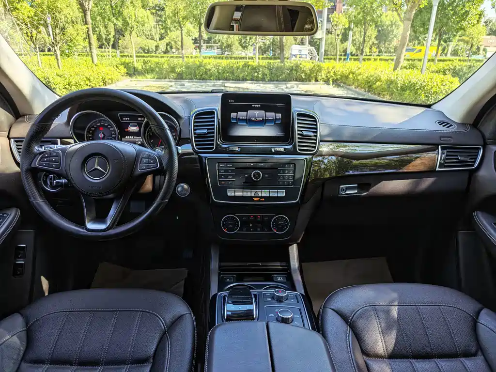 Mercedes-Benz GLS — миниатюра 11