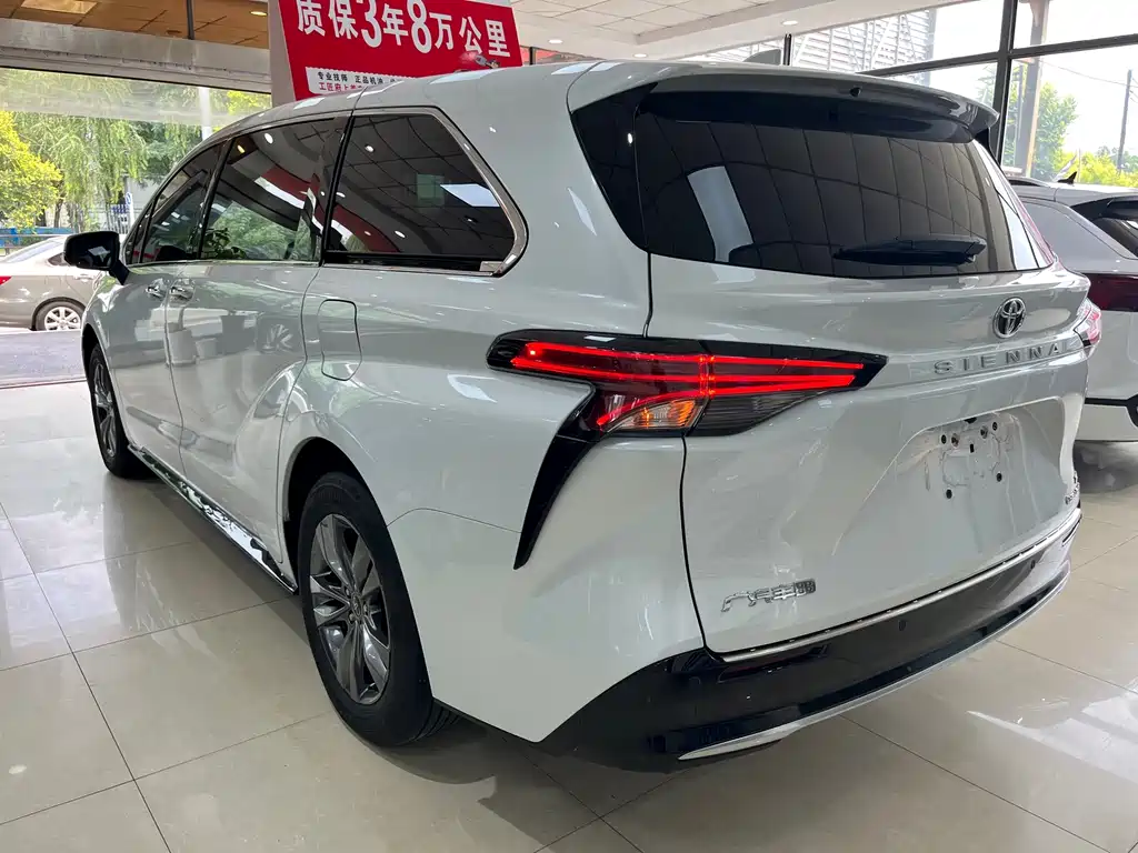 Toyota Sienna — миниатюра 6