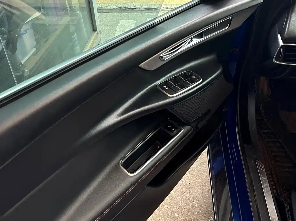 Jaguar XEL — миниатюра 8