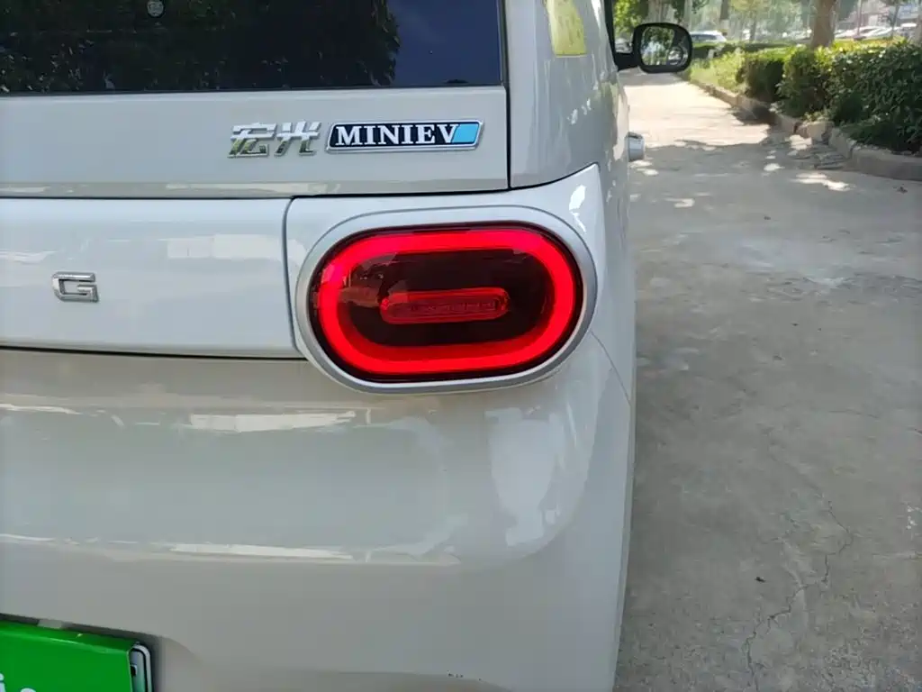Wuling MINIEV — миниатюра 8