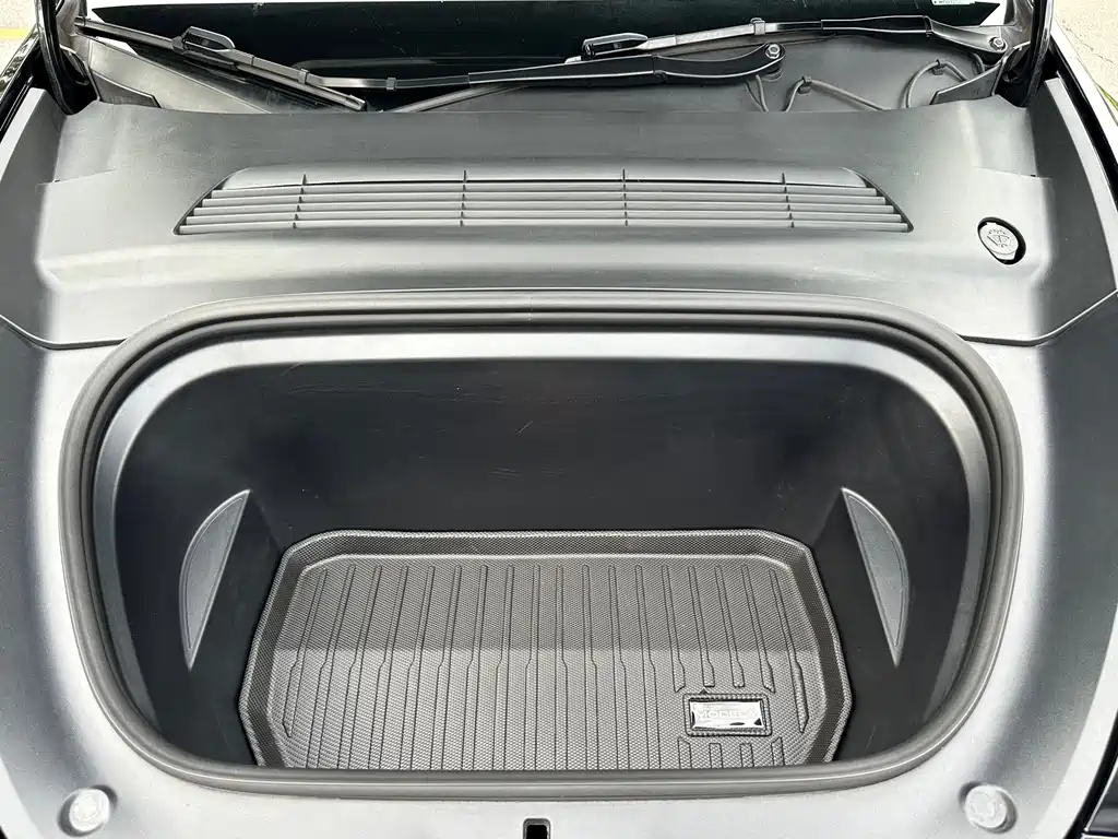 Tesla Model Y — миниатюра 23