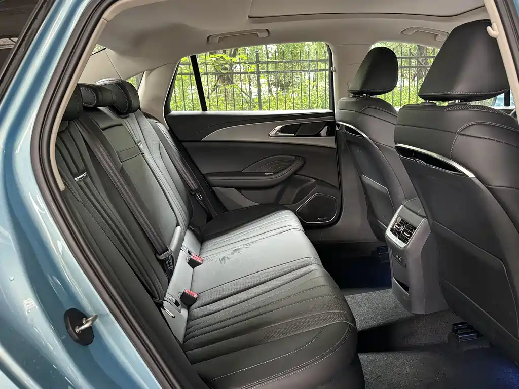 Hongqi Hongqi H5 — миниатюра 12