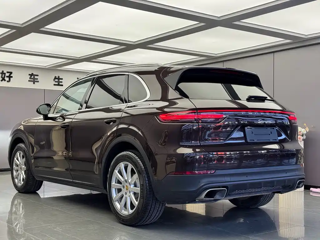Porsche Cayenne — миниатюра 12