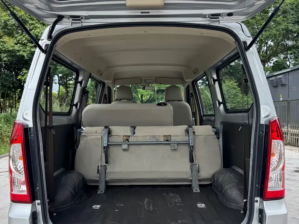Wuling Rongguang S — миниатюра 10