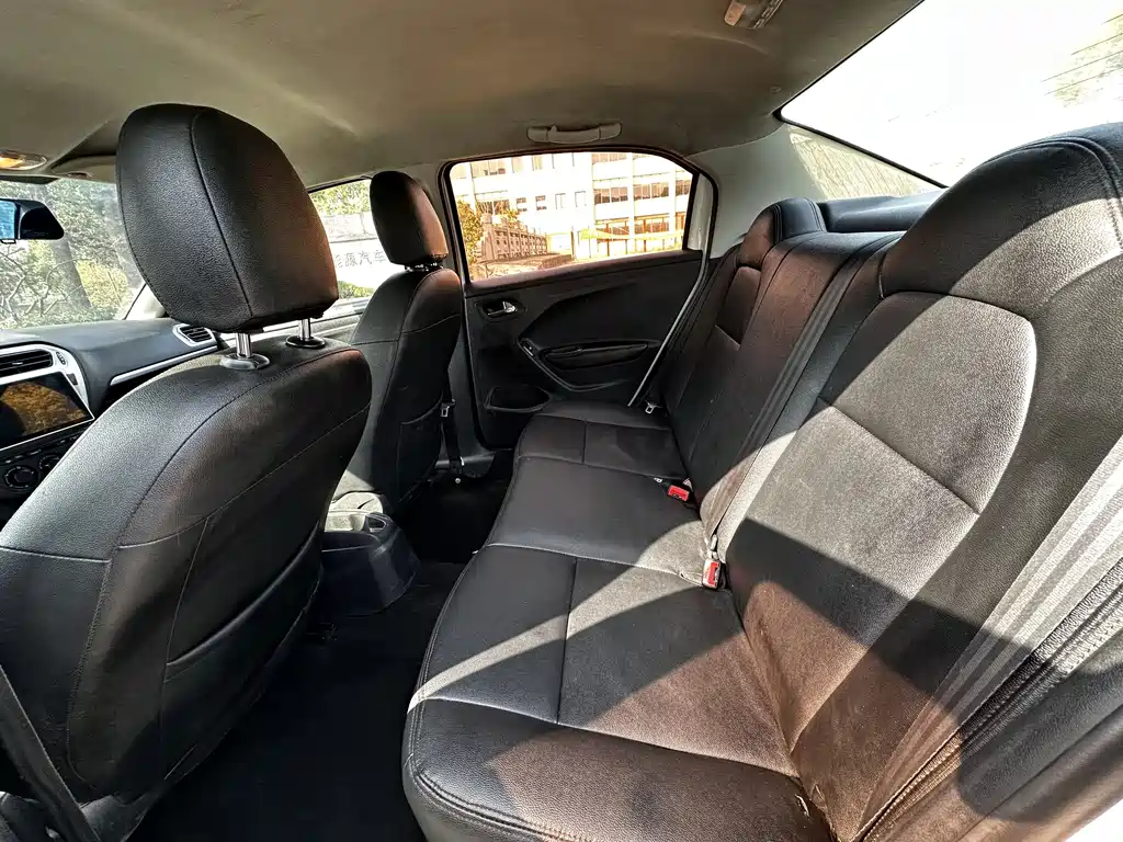 Peugeot 301 2016 1.6L MT Comfort