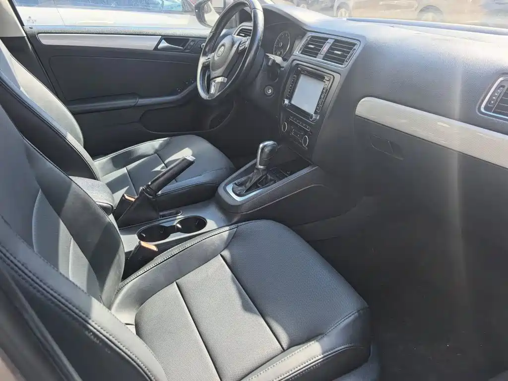 Volkswagen Sagitar — миниатюра 3