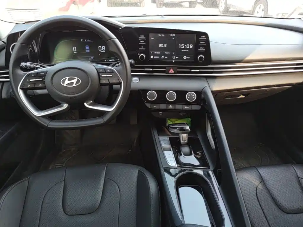Hyundai Elantra — миниатюра 13