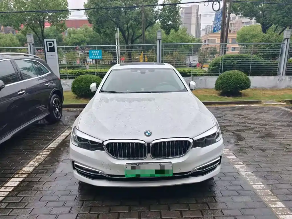 BMW 5 Series New Energy — миниатюра 2