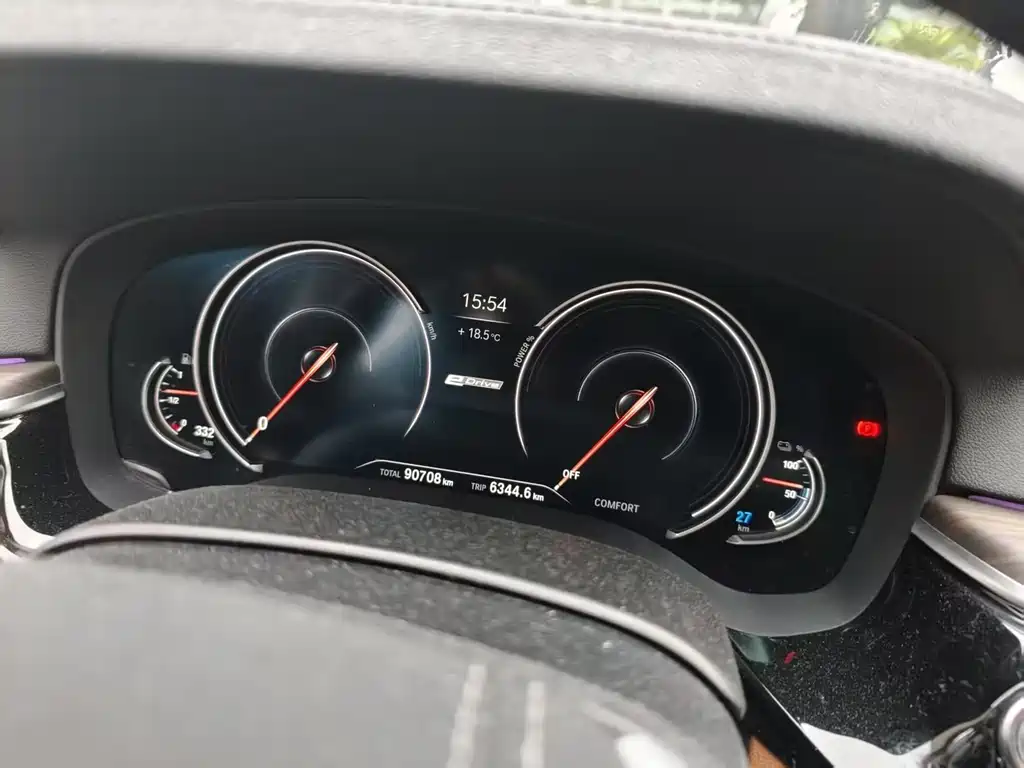BMW 5 Series New Energy — миниатюра 8