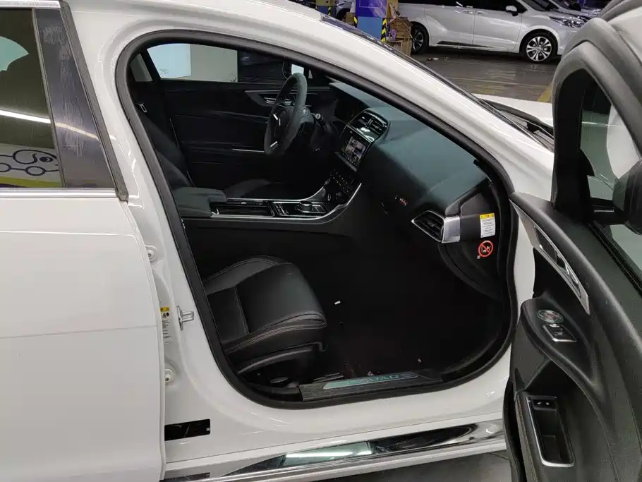 Jaguar XEL — миниатюра 8