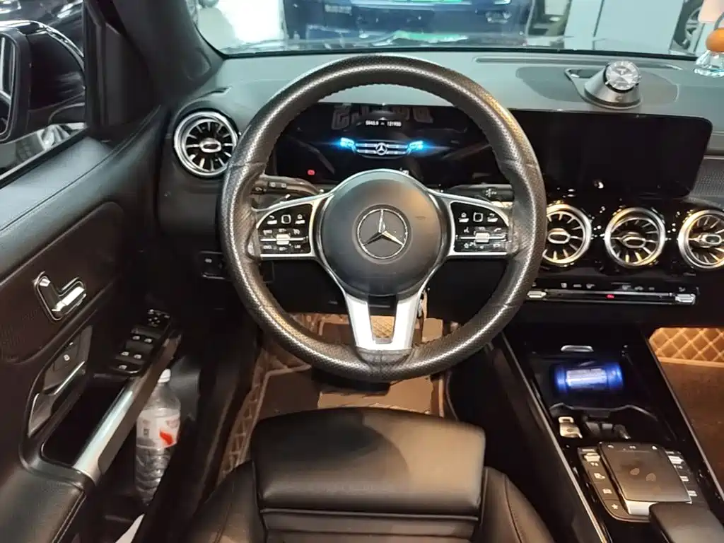 Mercedes-Benz GLB — миниатюра 11