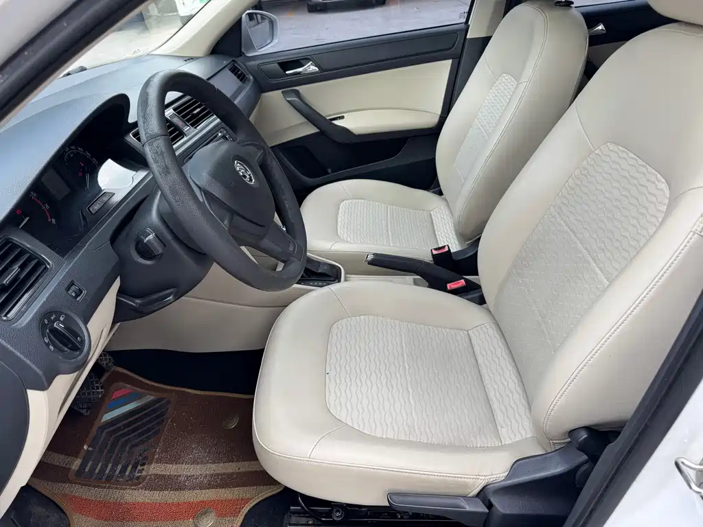 Skoda Rapid — миниатюра 5