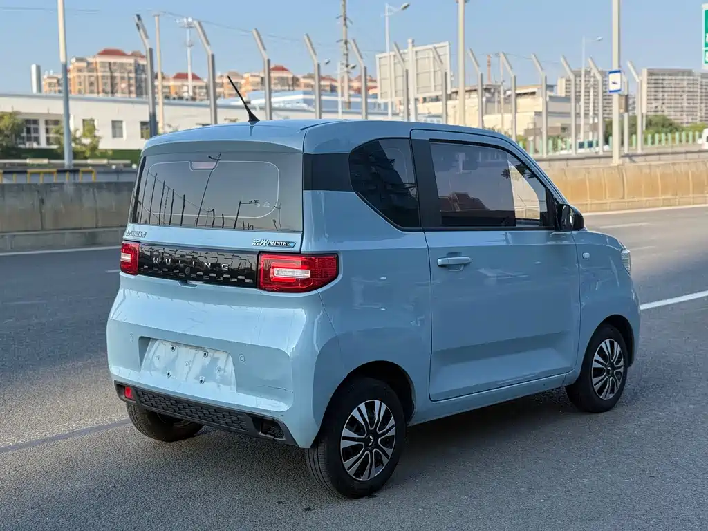 Wuling MINIEV — миниатюра 5