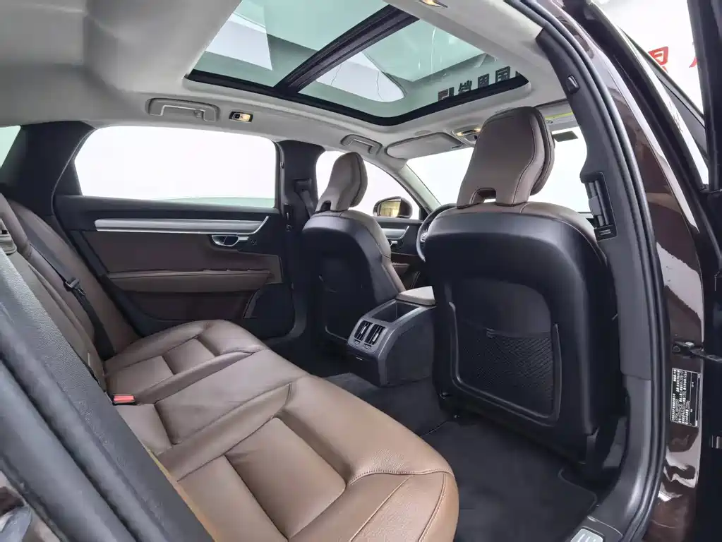Volvo S90 — миниатюра 10