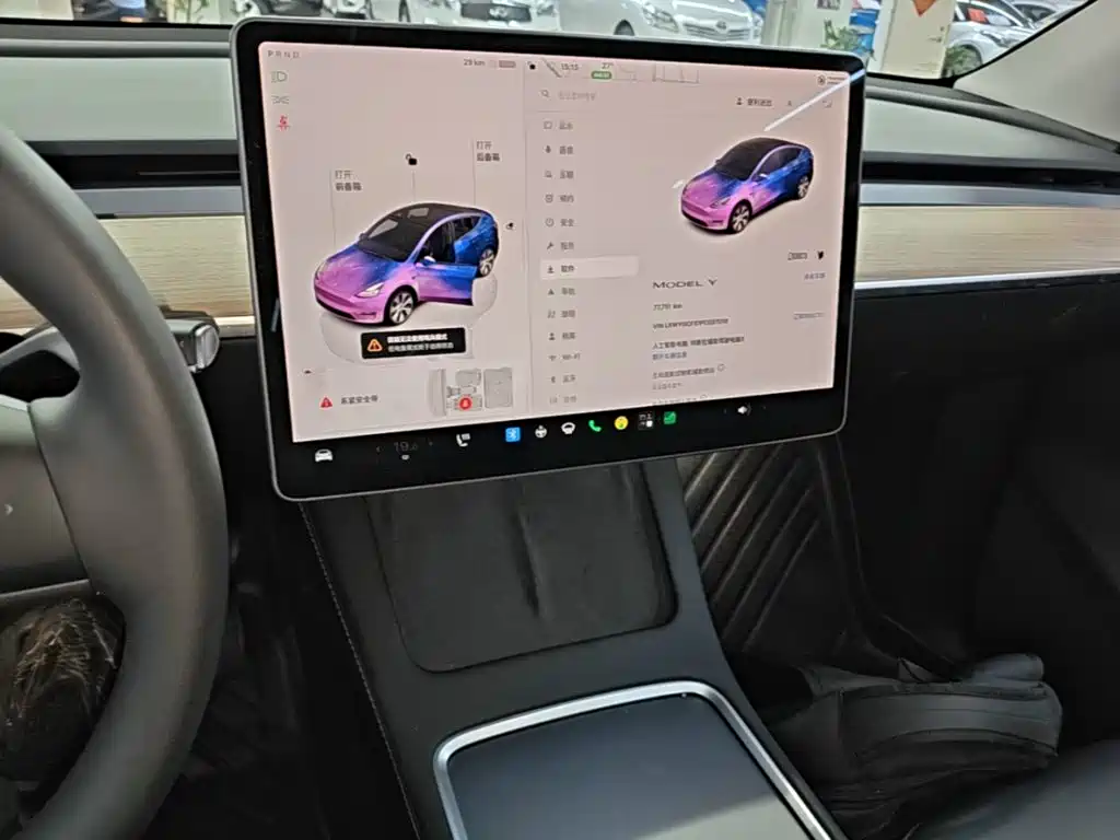 Tesla Model Y — миниатюра 13