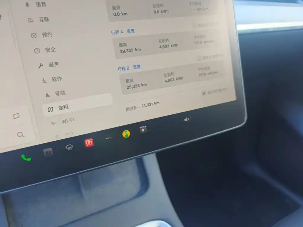 Tesla Model Y — миниатюра 12