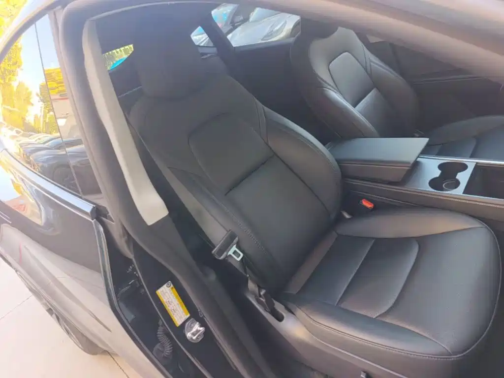 Tesla Model Y — миниатюра 25