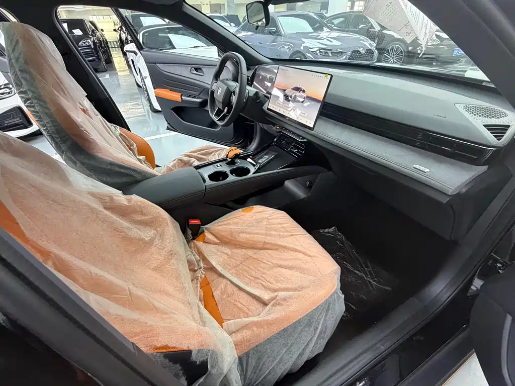 Changan UNI-V 2025 1.5T 500Bar Luxury Sport