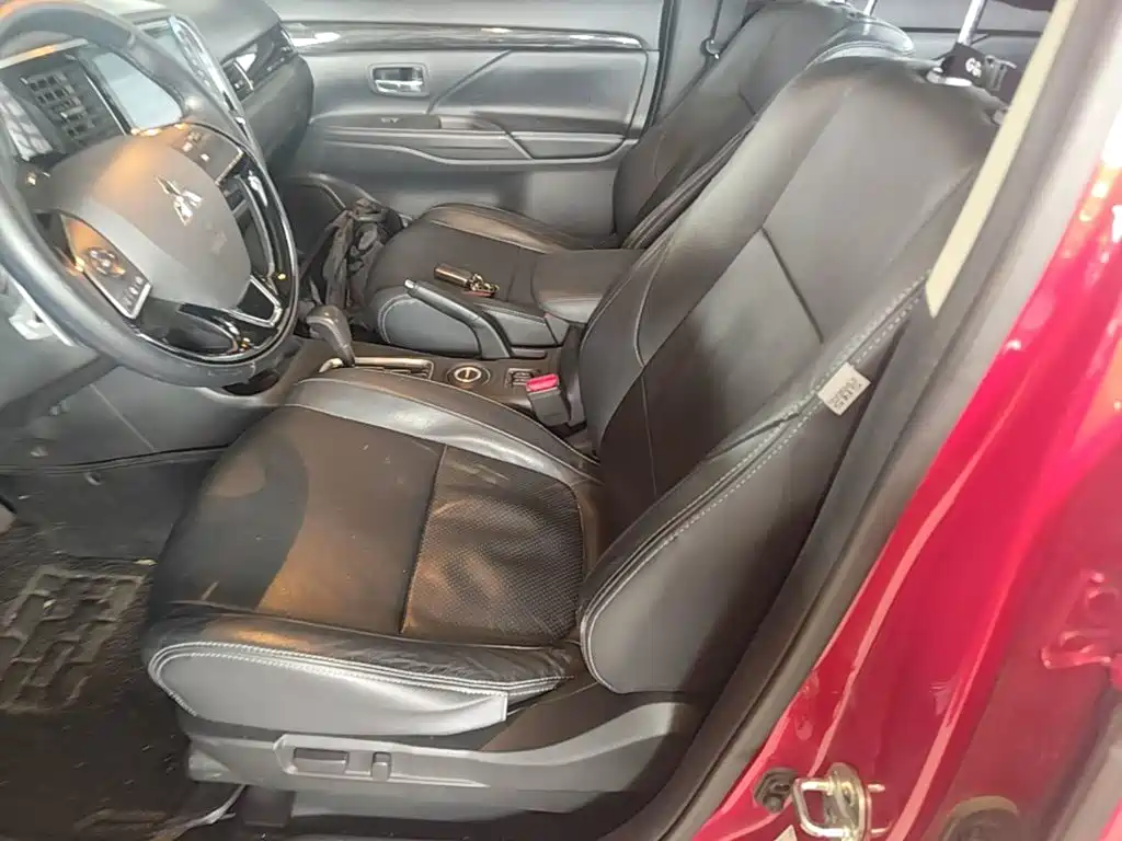 Mitsubishi Outlander — миниатюра 15