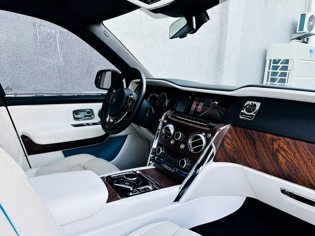 Rolls-Royce Cullinan — миниатюра 9