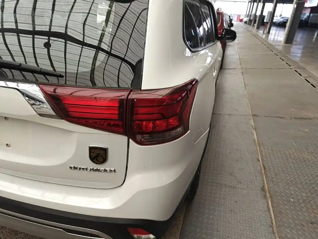 Mitsubishi Outlander — миниатюра 8