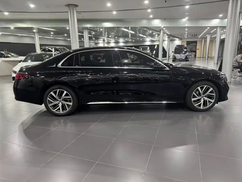 Mercedes-Benz E-Class — миниатюра 6