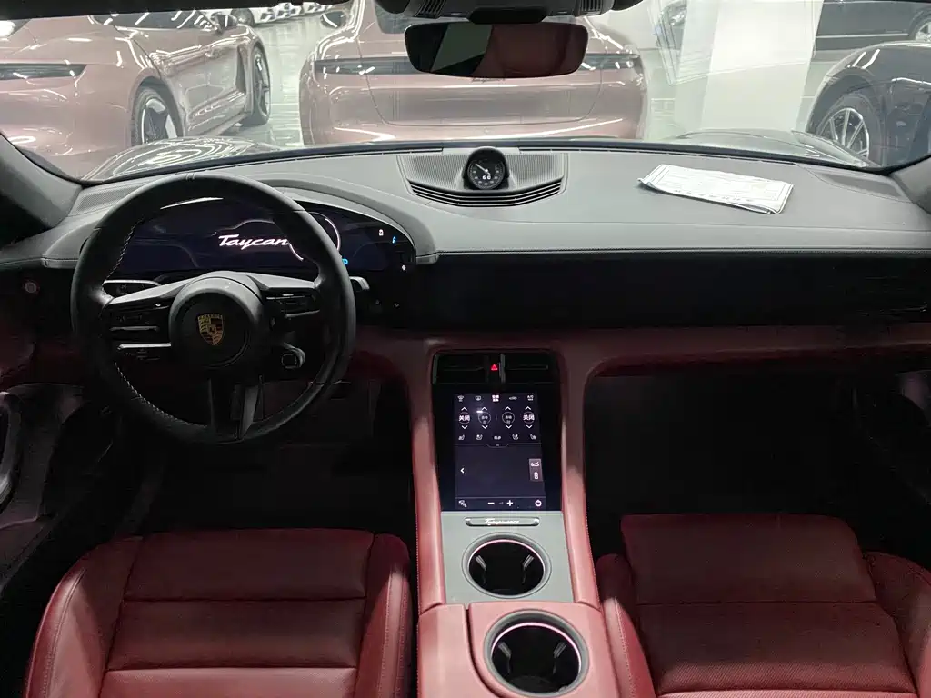 Porsche Taycan — миниатюра 5