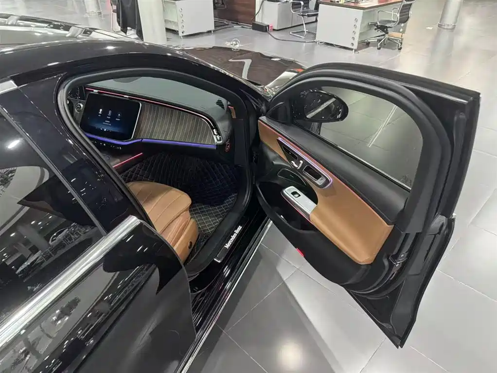 Mercedes-Benz E-Class — миниатюра 22