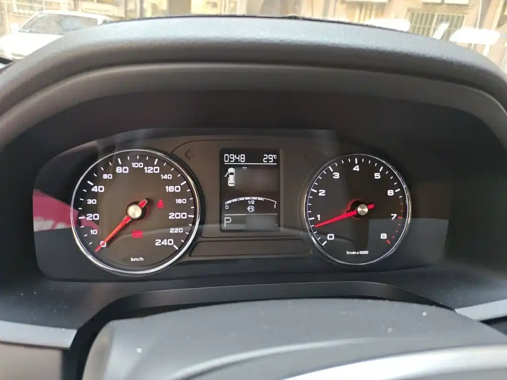 Roewe Roewe i6 Classic — миниатюра 4