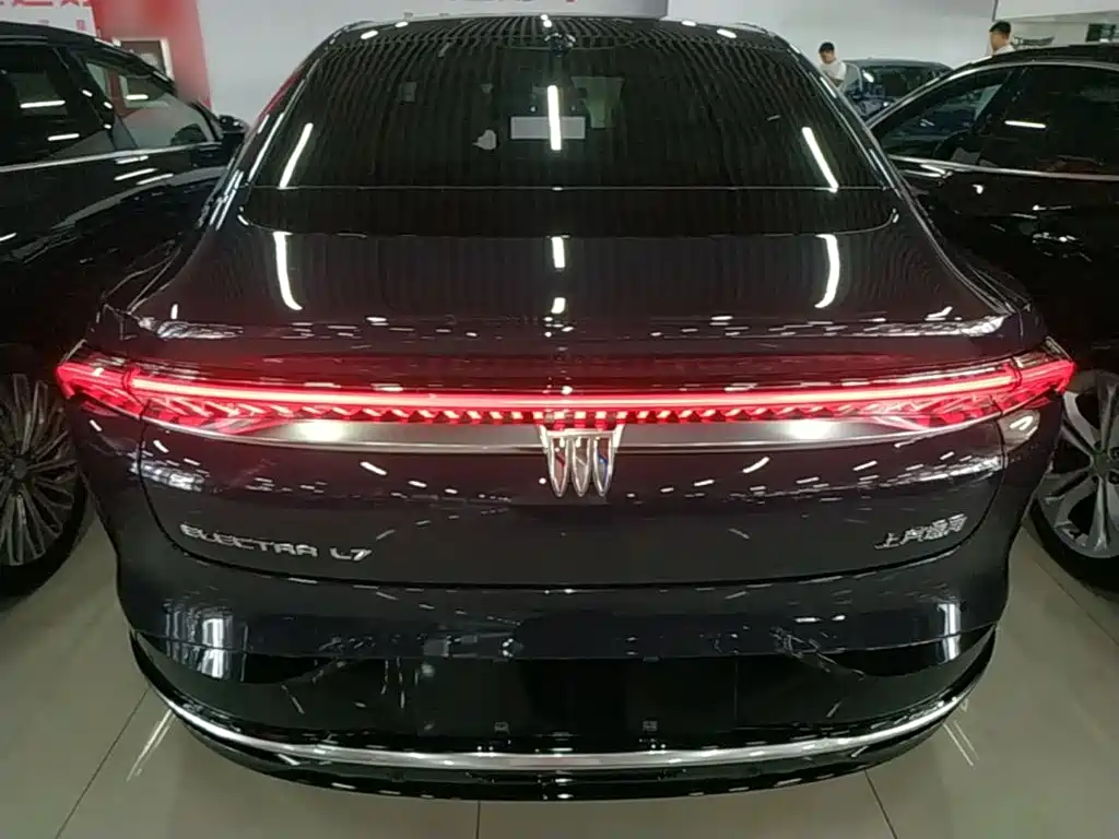 Buick Electra L7 — миниатюра 6