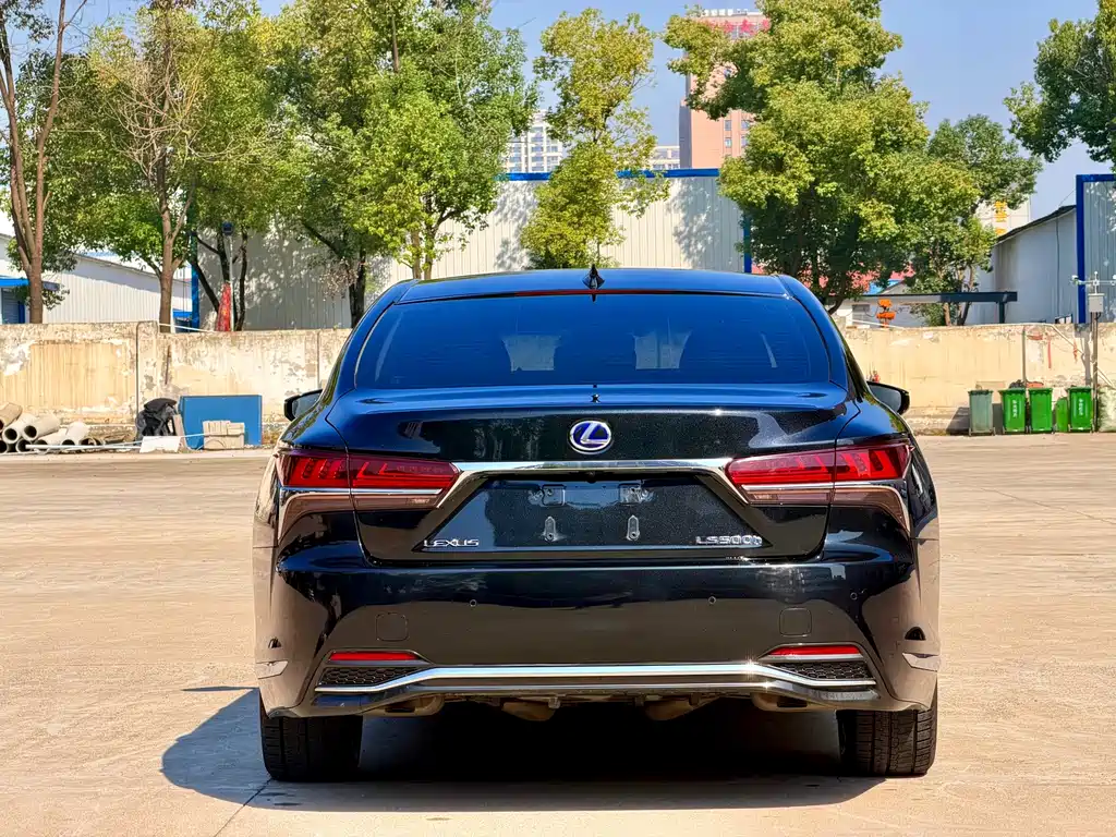 Lexus LS — миниатюра 9