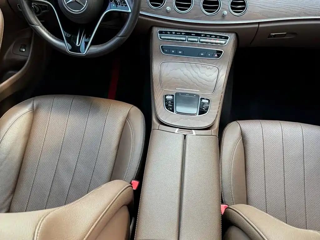 Mercedes-Benz E-Class — миниатюра 12