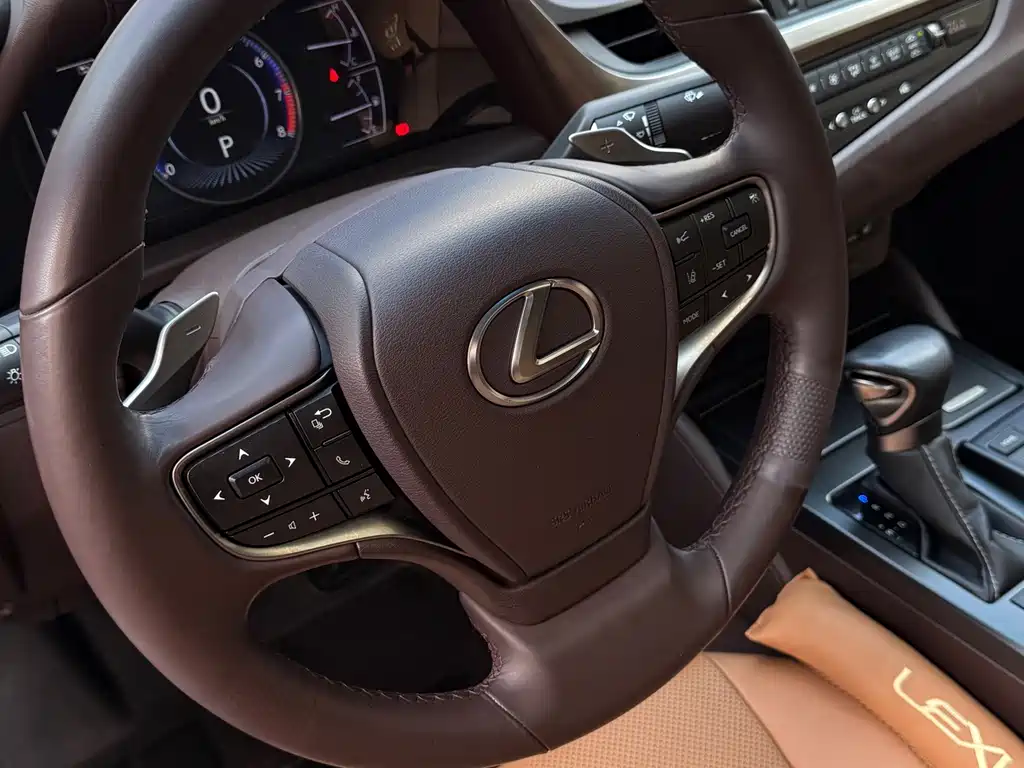 Lexus ES — миниатюра 15