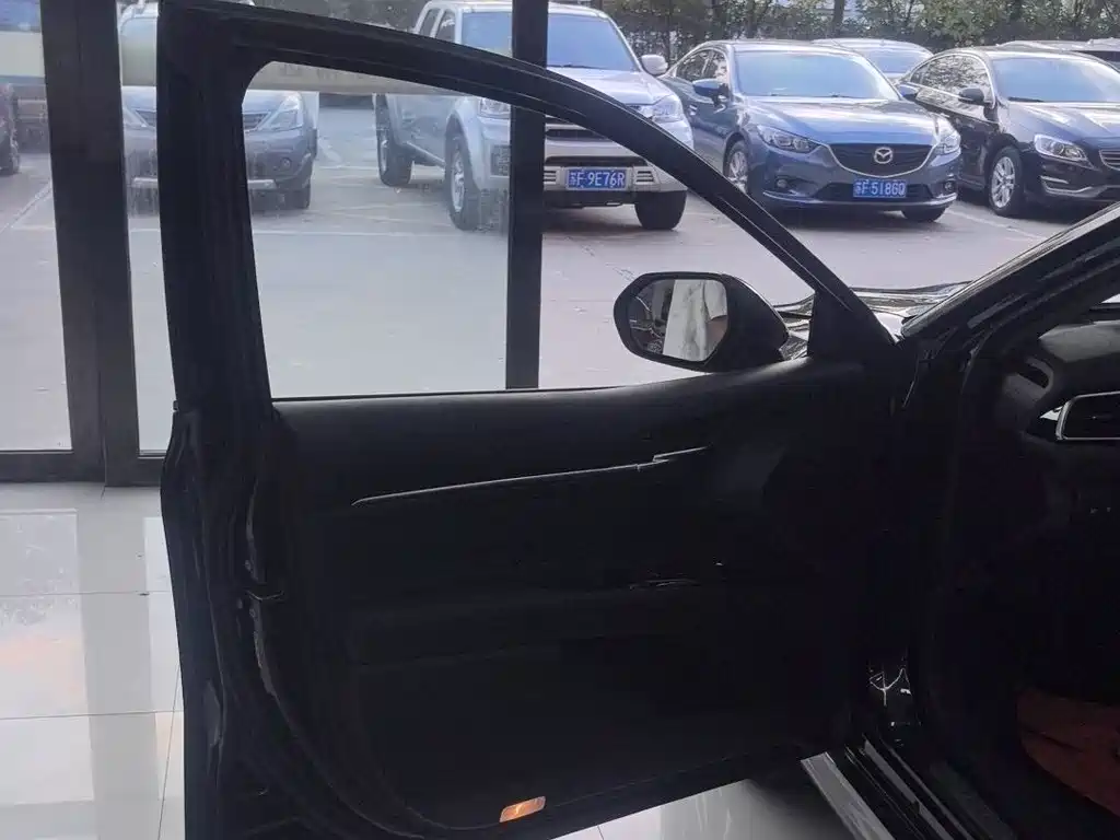 Toyota Camry — миниатюра 8