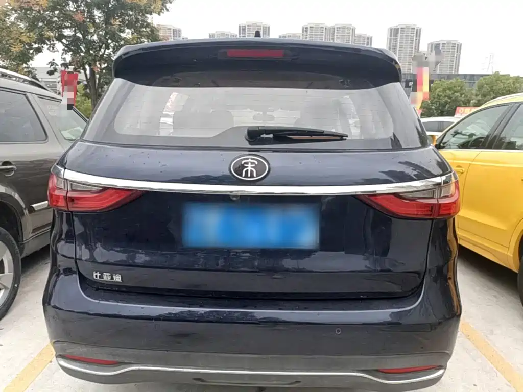 BYD MAX — миниатюра 6