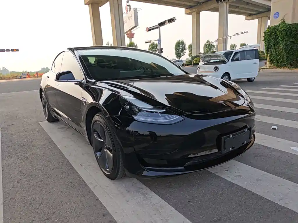 Tesla Model 3 — миниатюра 4