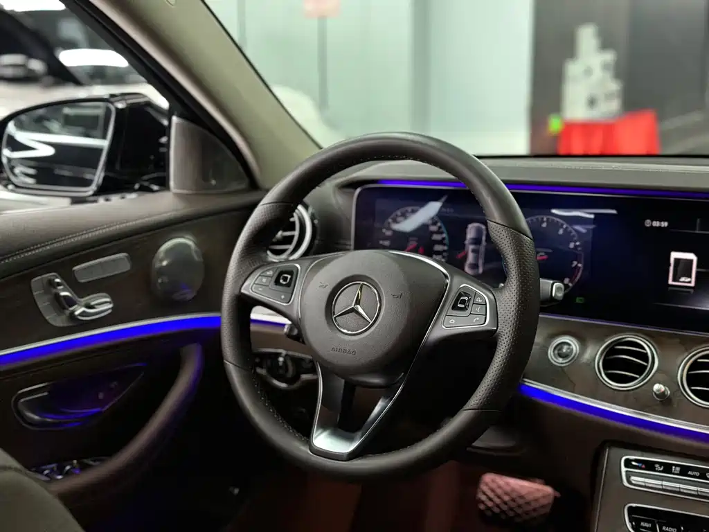 Mercedes-Benz E-Class — миниатюра 14