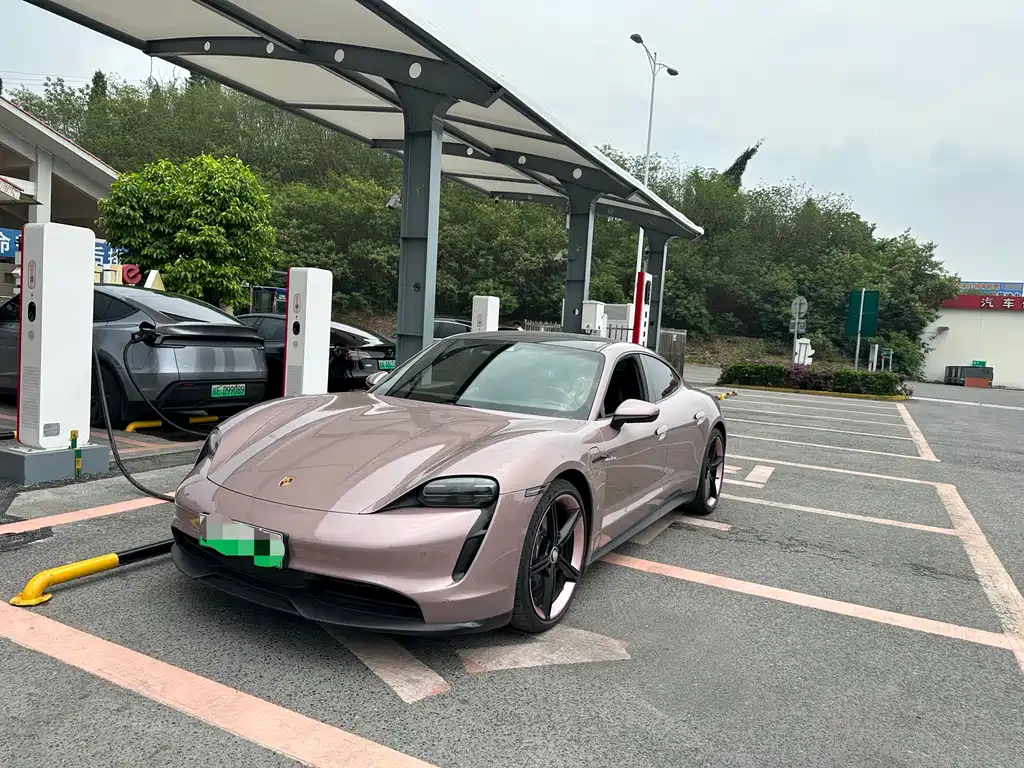 Porsche Taycan 2021